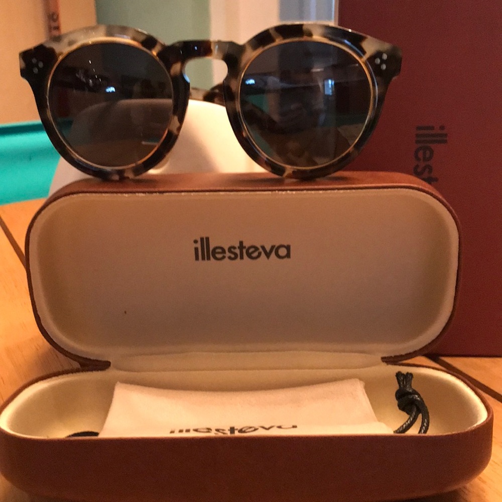 Illesteva Sunglasses / rnd / tortoiseshell frame